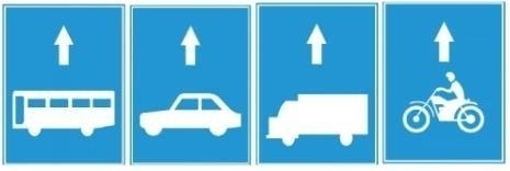 Tại đoạn đường có biển "Làn đường dành riêng cho từng loại xe" dưới đây, các phương tiện có được phép chuyển sang làn khác để đi theo hành trình mong muốn khi đến gần nơi đường bộ giao nhau hay không?