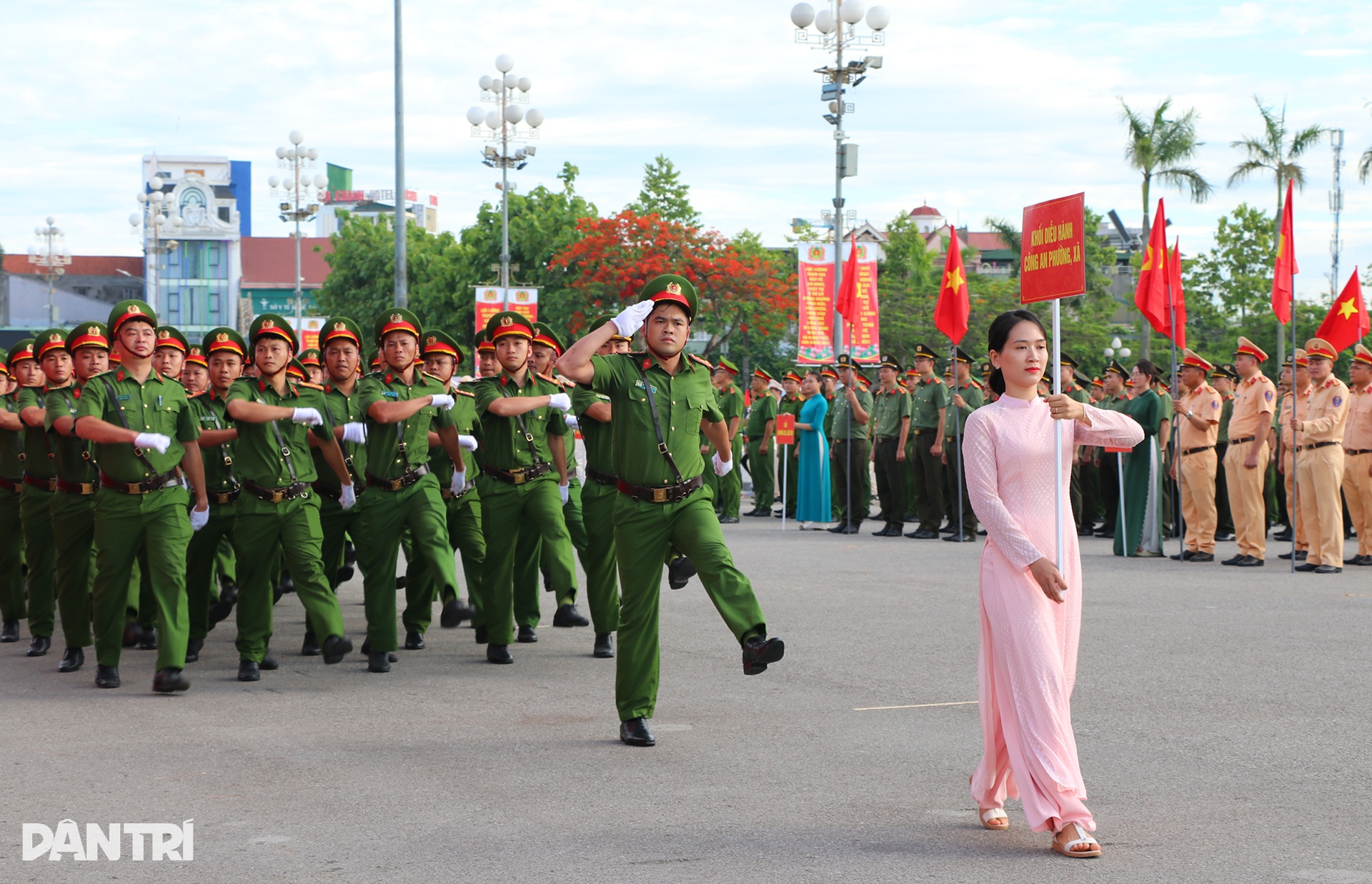 Bộ trưởng Công an dự lễ ra mắt lực lượng bảo vệ an ninh trật tự - 10 Bộ trưởng Công an dự lễ ra mắt lực lượng bảo vệ an ninh trật tự - 10
