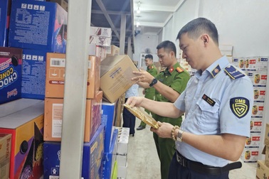 Liên tiếp phát hiện các cơ sở bán bánh trung thu nhập lậu, không rõ nguồn gốc