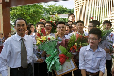 Nghệ An chúc mừng “chàng trai vàng” Olympic Vật lý châu Á