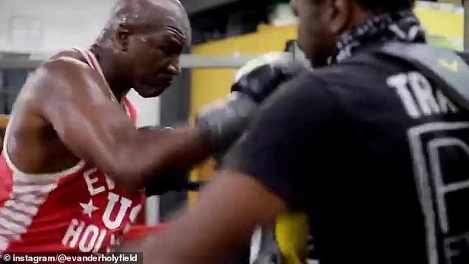 Tay đấm huyền thoại Holyfield tuyên bố sẽ hạ gục Mike Tyson khi tái đấu - 3 Tay đấm huyền thoại Holyfield tuyên bố sẽ hạ gục Mike Tyson khi tái đấu - 3