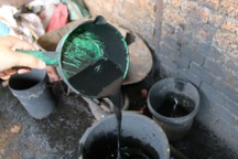 Truy tố 5 đối tượng trong vụ trộn tạp chất cà phê với nước bột pin