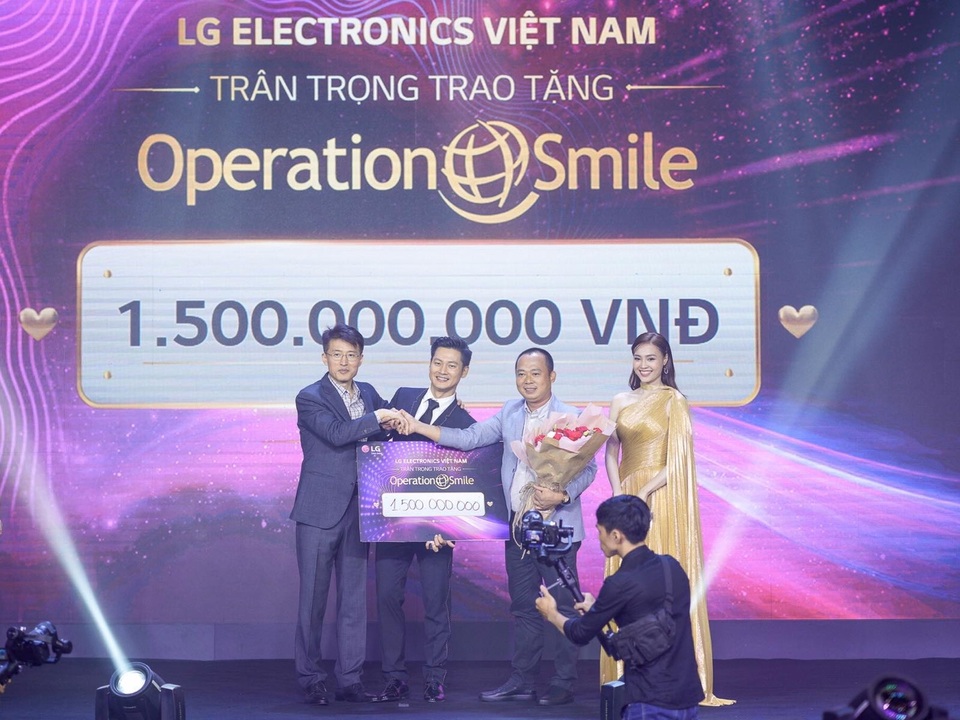 Danh tính người đấu giá thành công TV OLED 8K, cùng LG ủng hộ Operation Smile - 2 Danh tính người đấu giá thành công TV OLED 8K, cùng LG ủng hộ Operation Smile - 2