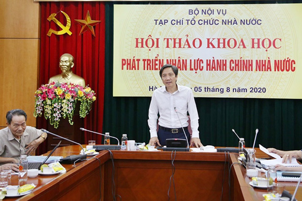 Nhiều người thích vào công chức vì có phần ngoài tiền lương - 1