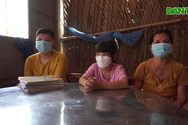 Hai em bé mồ côi mong ước có ngôi nhà lành lặn