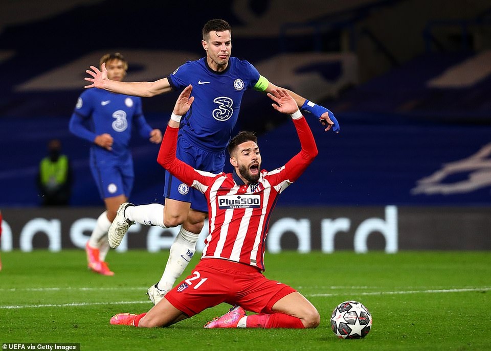 Luis Suarez thi đấu thảm họa trong ngày Atletico thua Chelsea - 3 Luis Suarez thi đấu thảm họa trong ngày Atletico thua Chelsea - 3