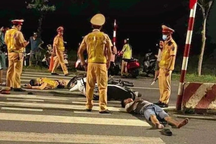 Không dừng xe đo nồng độ cồn, 2 thanh niên vít ga tông thẳng CSGT