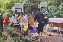 Phát hiện thi thể trong nghĩa trang, cạnh xe máy cháy trơ khung