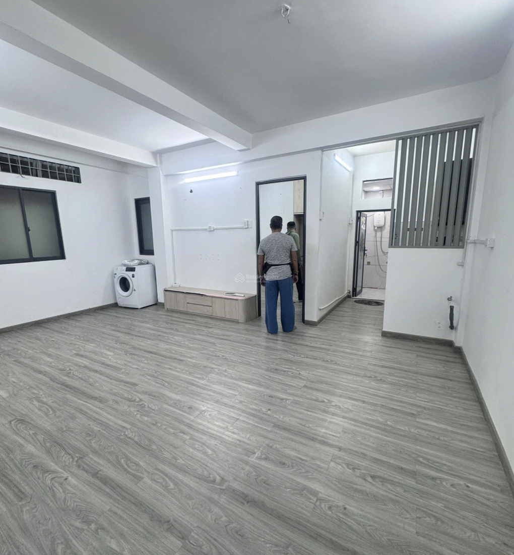 Chung cư cũ, chỉ có thang bộ tại TPHCM vẫn đắt giá, nhiều căn 100 triệu đồng/m2 - 2