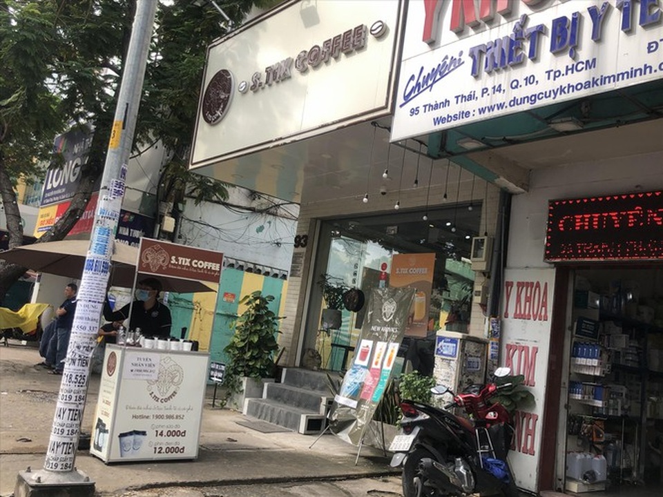 Khi đại gia cũng ra... vỉa hè - 2 Khi đại gia cũng ra... vỉa hè - 2