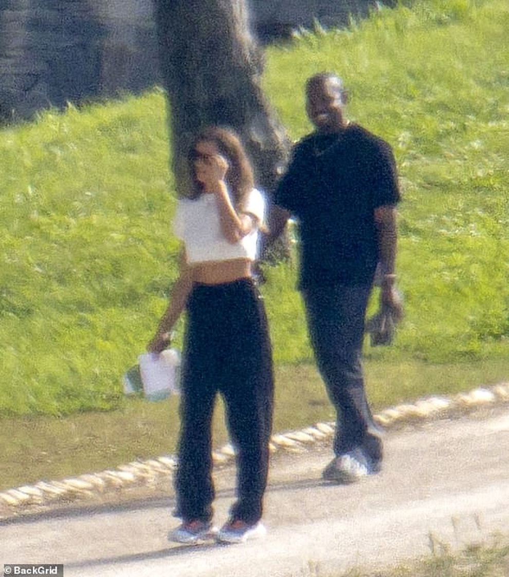 Kim Kardashian và Irina Shayk: Kiều nữ... đụng nhau chốn tình trường - 3 Kim Kardashian và Irina Shayk: Kiều nữ... đụng nhau chốn tình trường - 3