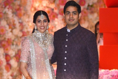 Nhà giàu nhất Ấn Độ linh đình chuẩn bị đám cưới cho con trai trưởng