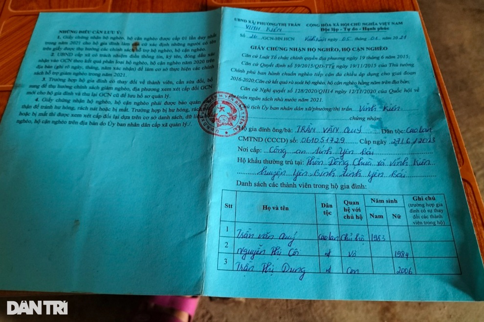 Bi đát gia cảnh chồng mù lòa, vợ thiểu năng ky cóp nuôi con động kinh - 5 Bi đát gia cảnh chồng mù lòa, vợ thiểu năng ky cóp nuôi con động kinh - 5