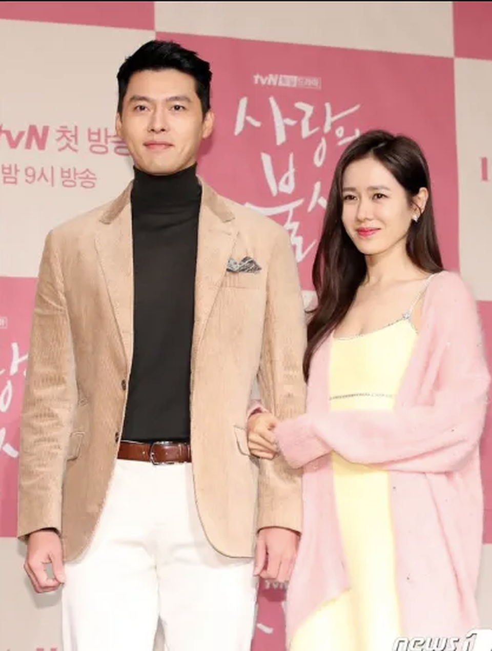 Quá đẹp đôi, fan liên tục kêu gọi Son Ye Jin và Hyun Bin thành cặp! - 7 Quá đẹp đôi, fan liên tục kêu gọi Son Ye Jin và Hyun Bin thành cặp! - 7
