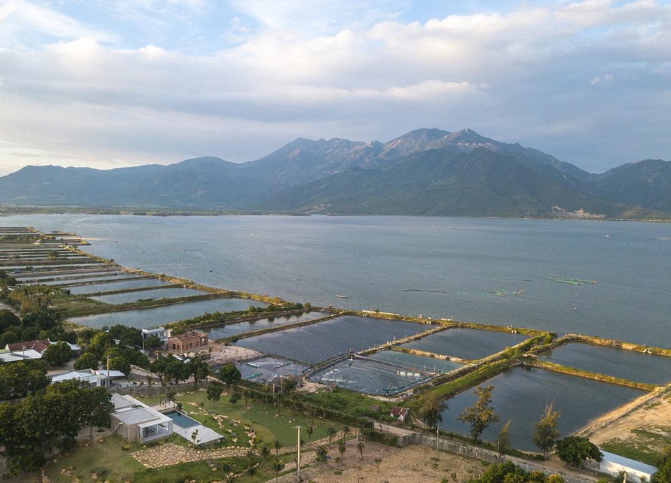 Biệt thự nửa chìm nửa nổi trên đỉnh khu đất rộng 2ha tại Khánh Hòa - 1