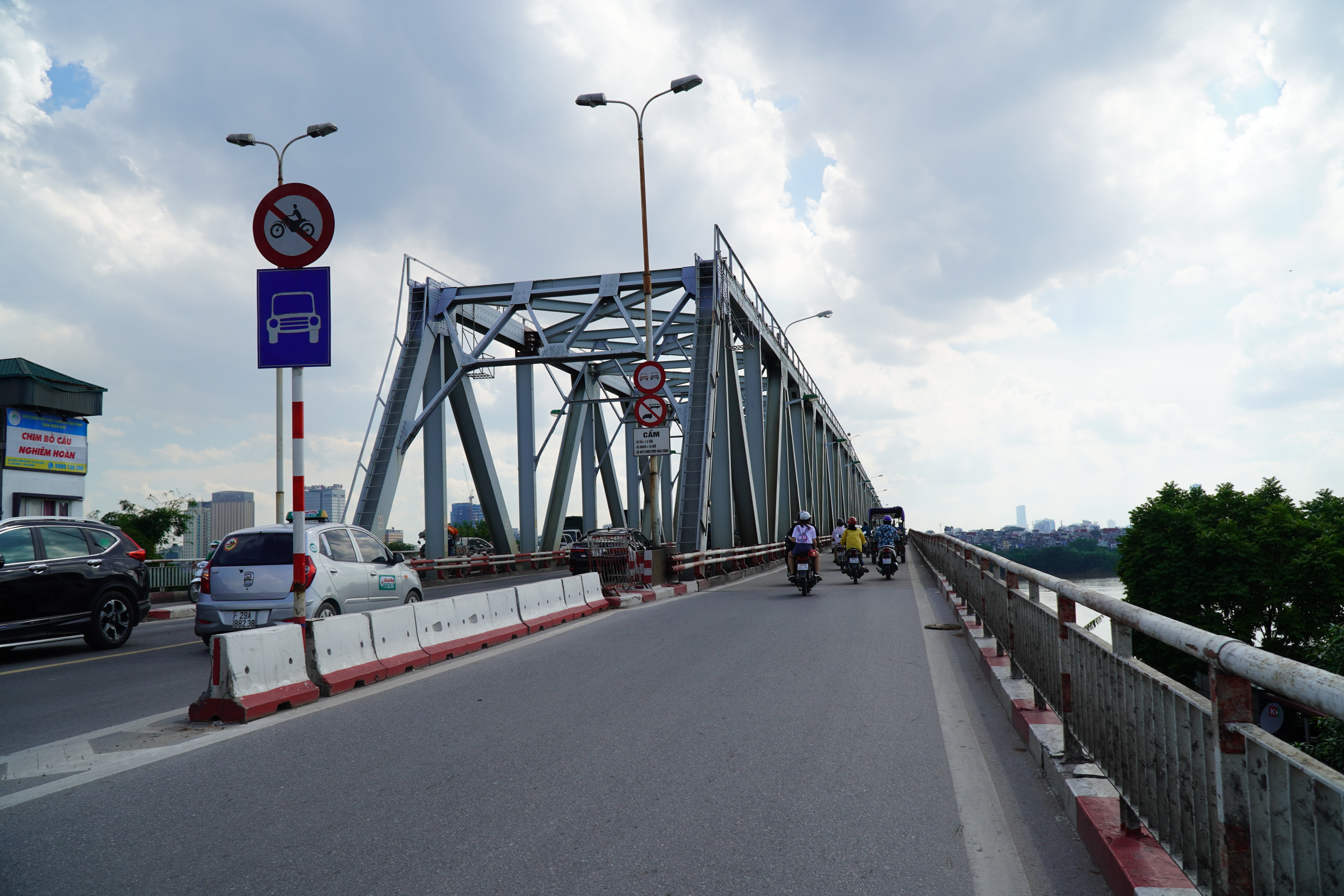 Hà Nội: Nhìn từ trên cao cây cầu huyết mạch đang được kiến nghị sửa chữa - 17 Hà Nội: Nhìn từ trên cao cây cầu huyết mạch đang được kiến nghị sửa chữa - 17