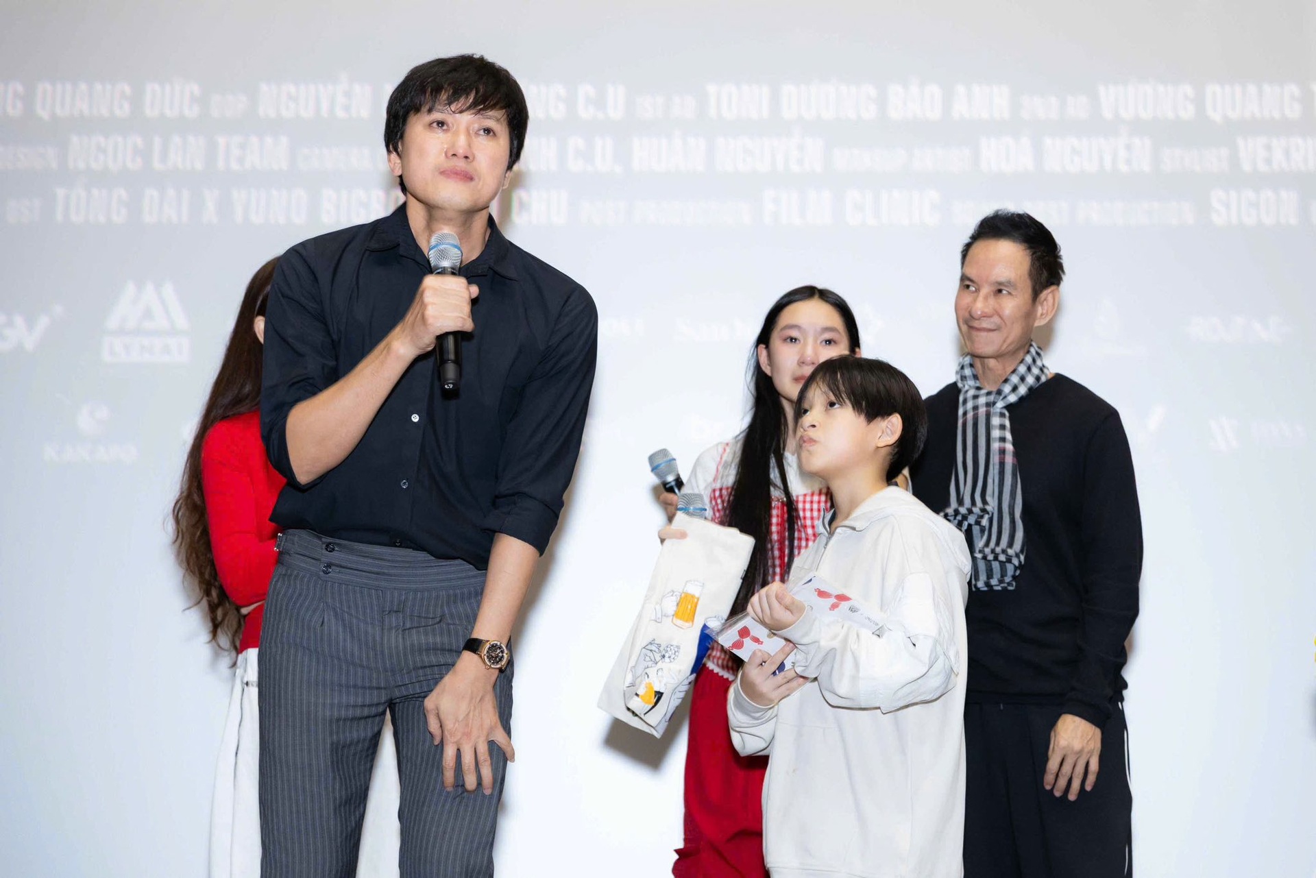 Quách Ngọc Tuyên tuổi 41: Xây nhà lớn cho cha mẹ, vợ kém 16 tuổi ủng hộ - 11