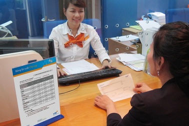 Ngân hàng đầu tiên công khai lãi suất cho vay 