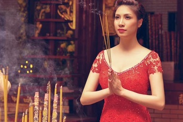 Pha Lê tạm ngừng hát vì bố mẹ bị tai nạn