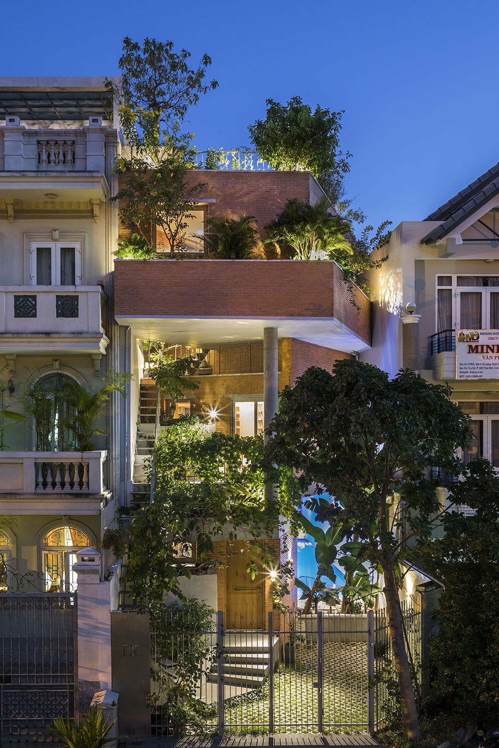 Căn nhà như vườn treo xanh mát tại TP Hồ Chí Minh, ai nhìn cũng muốn ở - 16