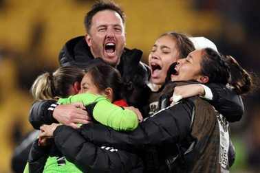 Dàn sao Philippines khóc nức nở khi giành chiến thắng lịch sử ở World Cup