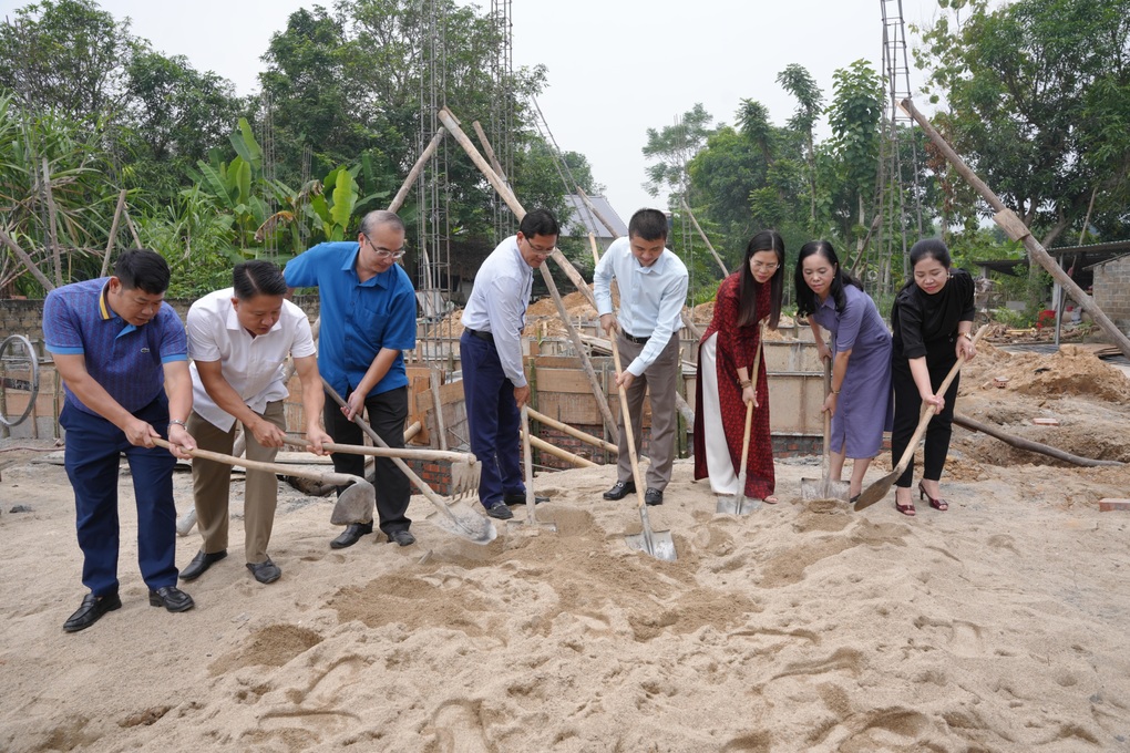 Chuyên gia Nguyễn Thị Lanh nhận bảo trợ 10 trẻ mồ côi tại tỉnh Lào Cai - 9 Chuyên gia Nguyễn Thị Lanh nhận bảo trợ 10 trẻ mồ côi tại tỉnh Lào Cai - 9