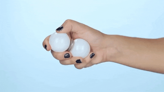 Đập trứng bằng một tay như đầu bếp chuyên nghiệp trong nhà hàng - Ảnh 5. Đập trứng bằng một tay như đầu bếp chuyên nghiệp trong nhà hàng - Ảnh 5.