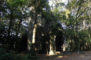 Khám phá kiến trúc cổ trong vườn quốc gia Ba Vì