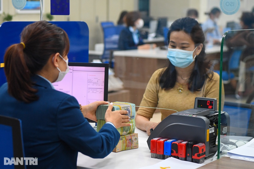 Ghi âm nhân viên ngân hàng tư vấn bảo hiểm: Khách có thoát cảnh bị ép mua? - 1 Ghi âm nhân viên ngân hàng tư vấn bảo hiểm: Khách có thoát cảnh bị ép mua? - 1
