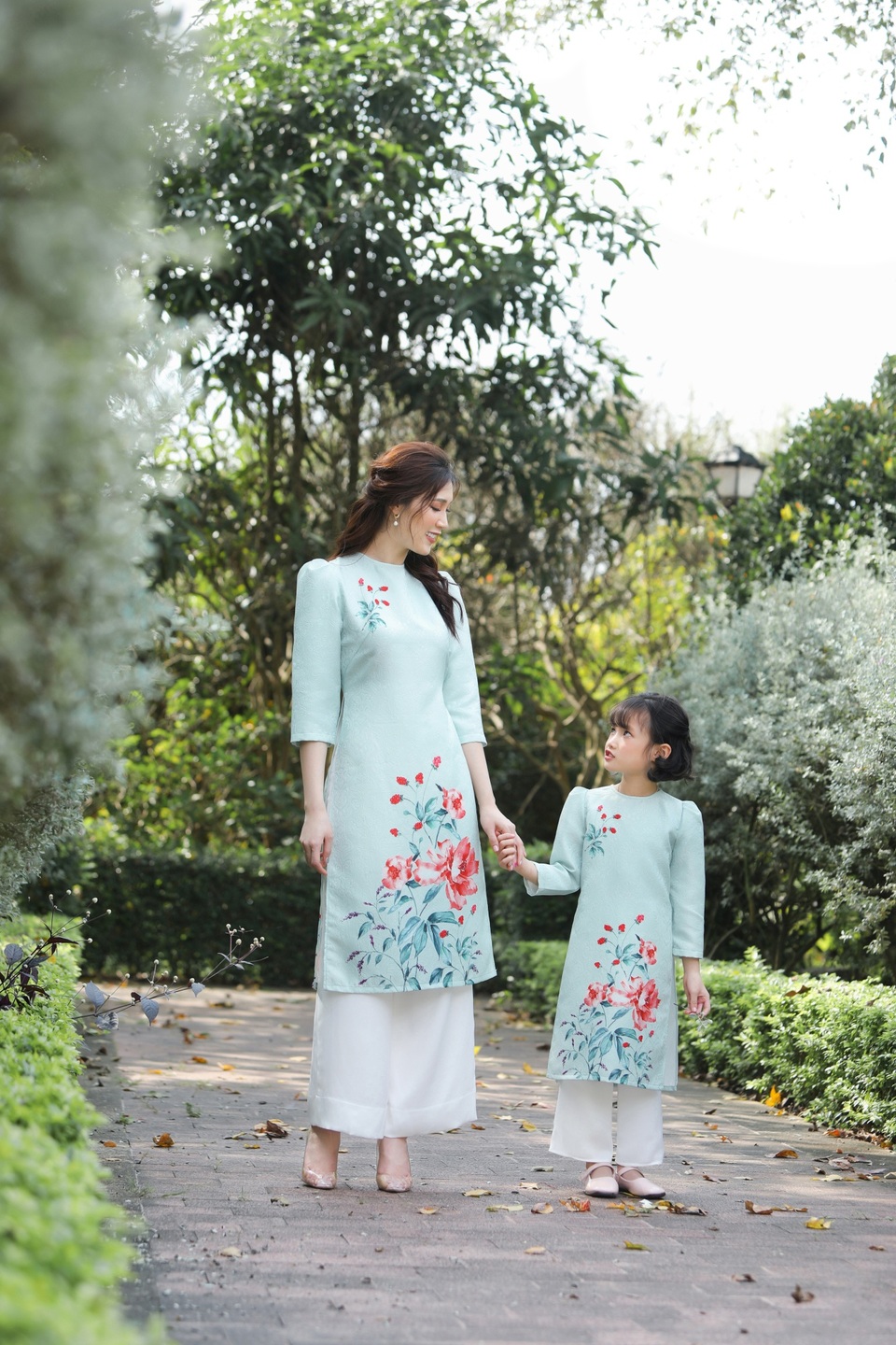 Hoa hậu Phí Thuỳ Linh lên dự định đón Tết, ước có thêm con gái - 8 Hoa hậu Phí Thuỳ Linh lên dự định đón Tết, ước có thêm con gái - 8