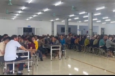Tăng ca nhiều, hàng trăm công nhân may ngừng việc tập thể