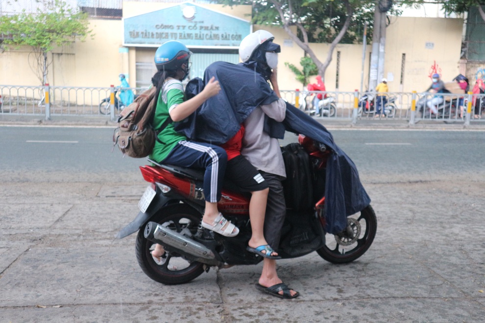 Đề tiếng Anh dễ, thí sinh TPHCM thở phào hoàn thành kỳ thi đặc biệt - 4 Đề tiếng Anh dễ, thí sinh TPHCM thở phào hoàn thành kỳ thi đặc biệt - 4