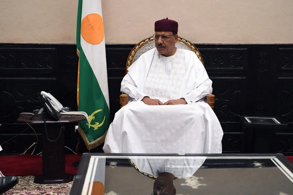 Cận vệ bao vây, giam lỏng Tổng thống Niger trong dinh thự - 1 Cận vệ bao vây, giam lỏng Tổng thống Niger trong dinh thự - 1