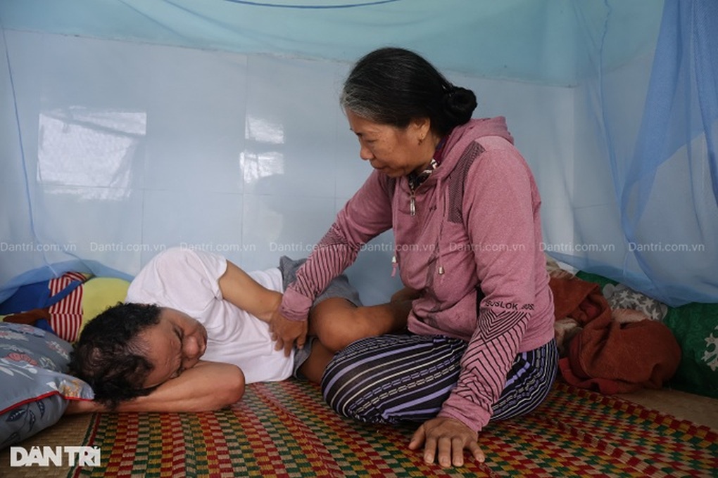 Chồng tai biến liệt giường, con u não, người phụ nữ nghèo khóc cạn nước mắt - 3