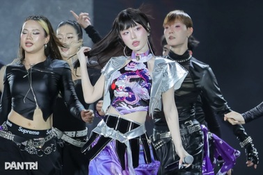 22.000 khán giả hòa nhịp cùng Hương Tràm và dàn "Em xinh" bùng nổ sân khấu