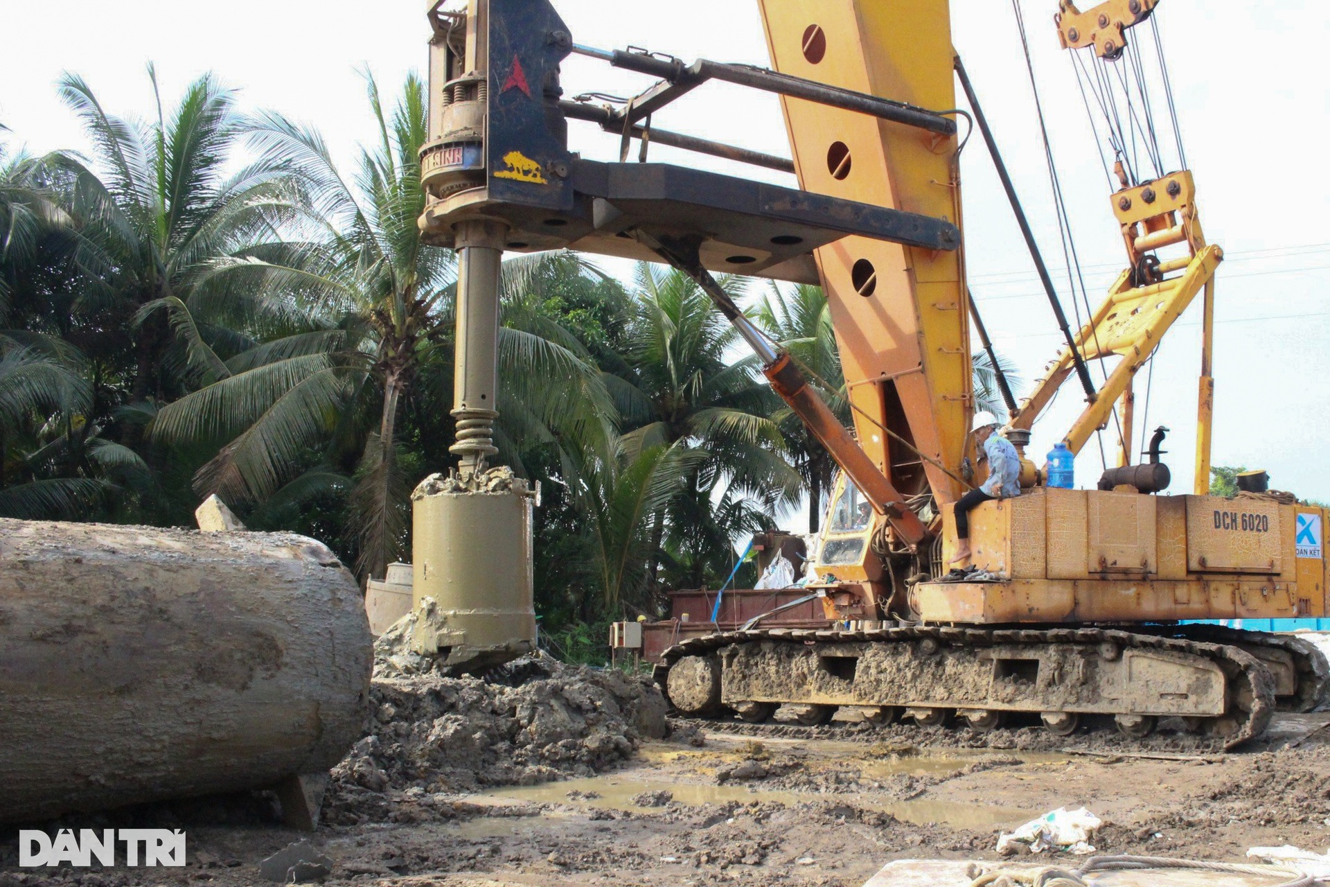 Công nhân Bình Dương ngày đêm tất bật trên dự án đường Vành đai 3 TPHCM - 8 Công nhân Bình Dương ngày đêm tất bật trên dự án đường Vành đai 3 TPHCM - 8