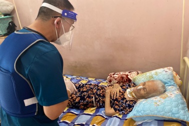 45 ngày dịch, 15 y bác sĩ TPHCM đến tận nhà ứng cứu gần 1.200 bệnh nhân