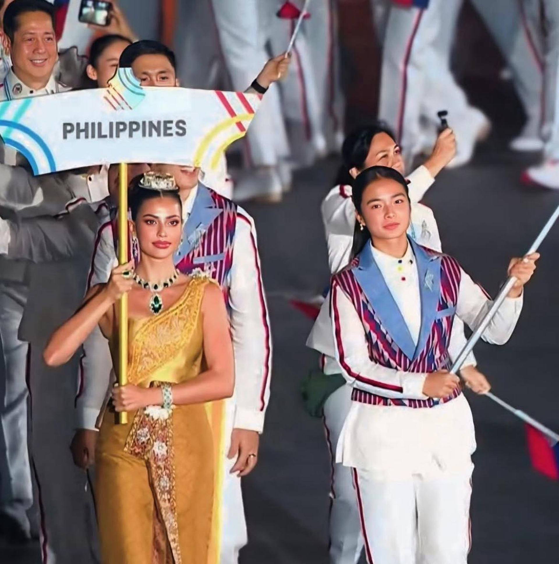 Dàn hoa hậu dẫn đoàn thể thao tại lễ khai mạc SEA Games 33 - 4