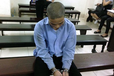 Quấy khóc đòi sữa mẹ, bé trai 2 tuổi bị kẻ 4 tiền án tát tử vong