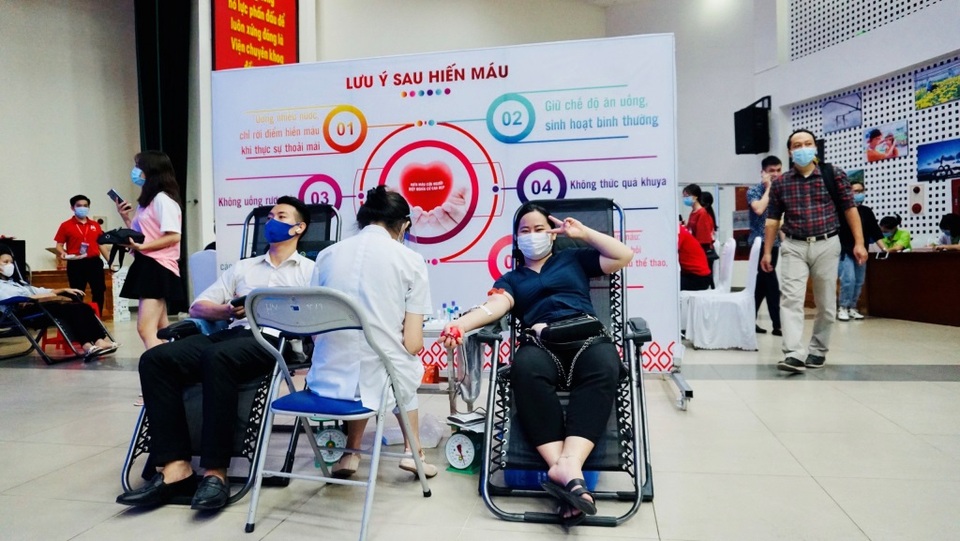 Nhân viên Shinhan Finance tham gia hiến máu nhân đạo tại Hà Nội - 2 Nhân viên Shinhan Finance tham gia hiến máu nhân đạo tại Hà Nội - 2