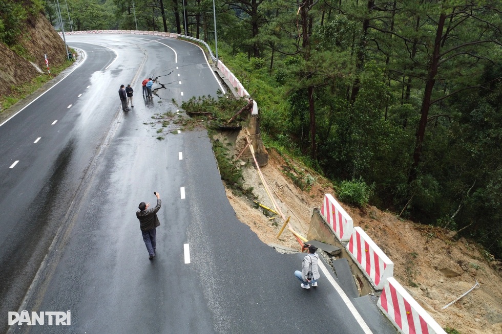 Doanh nghiệp khóc, tài xế chật vật đổi lộ trình vì sạt lở đèo ở Lâm Đồng - 1