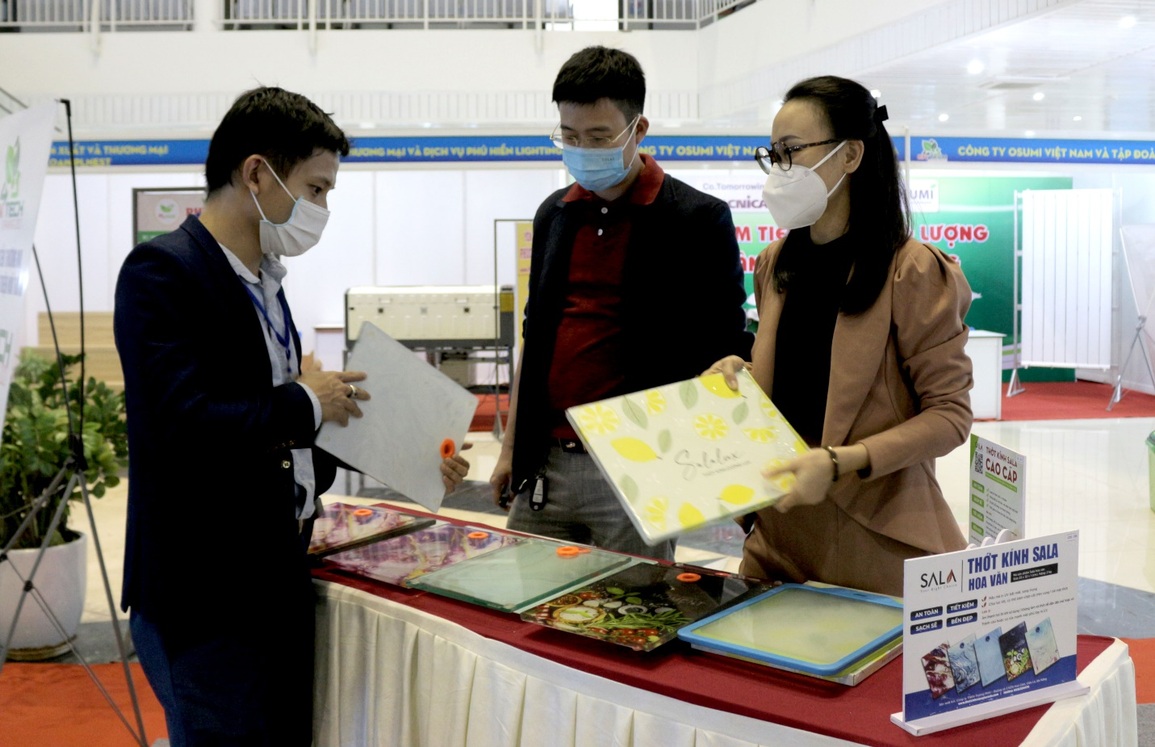 Bà nội trợ kiếm ngon 700 triệu đồng/tháng với thớt kính - 3 Bà nội trợ kiếm ngon 700 triệu đồng/tháng với thớt kính - 3