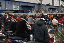 Doanh nghiệp tuyển 100 lao động, gần 1.000 người đến xin việc