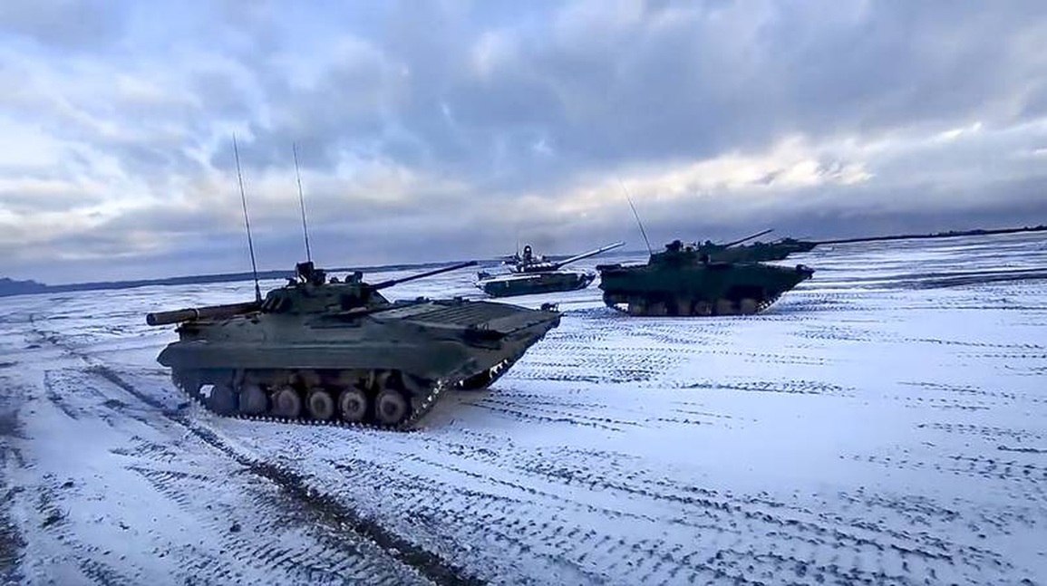 Nga bắt đầu sơ tán nhân viên ngoại giao khỏi Ukraine - 1 Nga bắt đầu sơ tán nhân viên ngoại giao khỏi Ukraine - 1