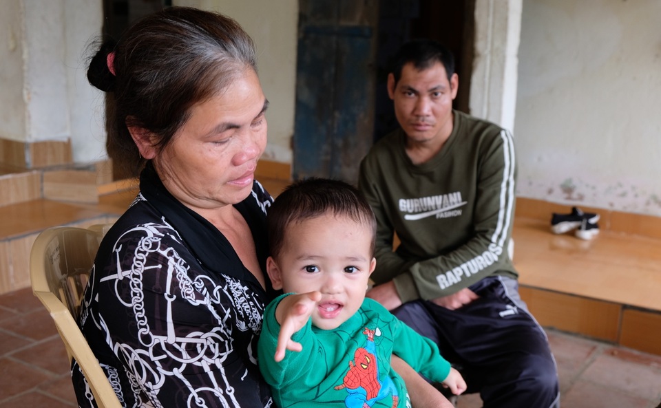 Giọt nước mắt đớn đau của người mẹ khốn khổ chăm những đứa con trời đày - 6 Giọt nước mắt đớn đau của người mẹ khốn khổ chăm những đứa con trời đày - 6