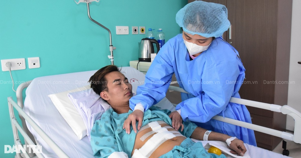 Con nguy kịch, mẹ hiến gan cứu con gấp, gia đình đối mặt với khoản nợ lớn - 2 Con nguy kịch, mẹ hiến gan cứu con gấp, gia đình đối mặt với khoản nợ lớn - 2