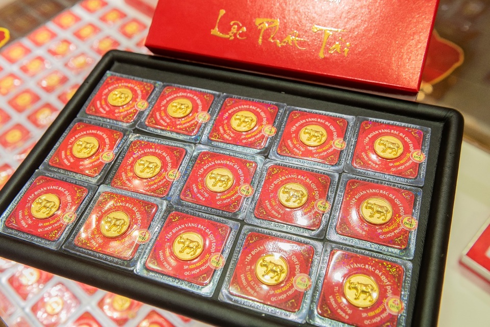 Hơn 300 ngàn sản phẩm của DOJI đã đến tay khách hàng dịp Thần Tài 2021 - 1 Hơn 300 ngàn sản phẩm của DOJI đã đến tay khách hàng dịp Thần Tài 2021 - 1