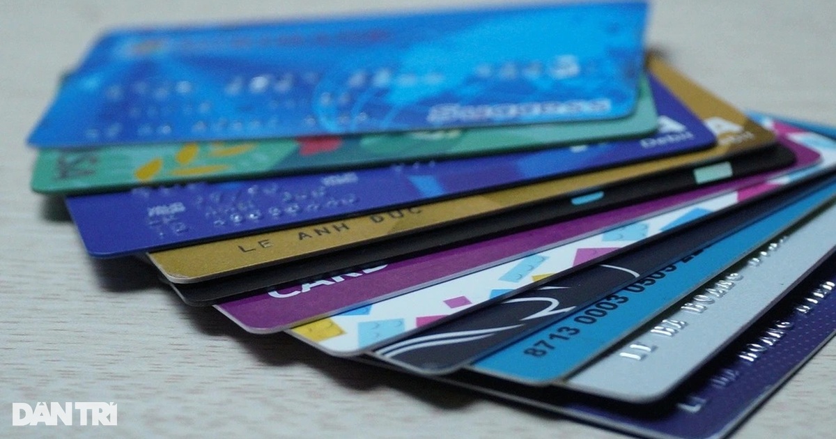 Thẻ ATM từ chính thức bị khai tử từ 1/7: Thẻ chip và thẻ từ khác gì nhau?