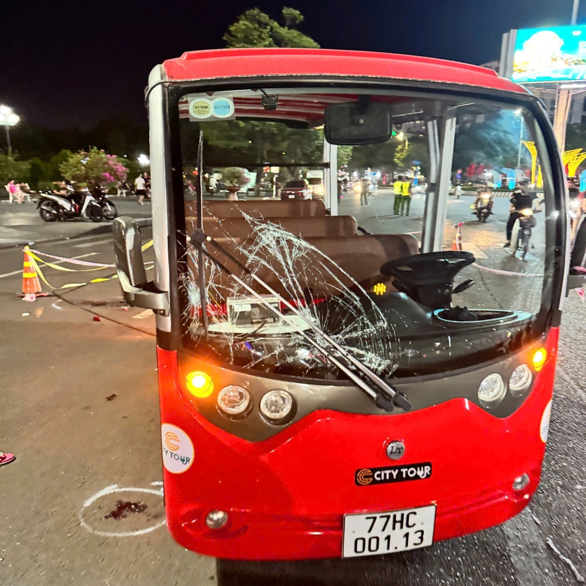 Tạm dừng hoạt động xe điện du lịch sau vụ tai nạn khiến 3 người thương vong - 2
