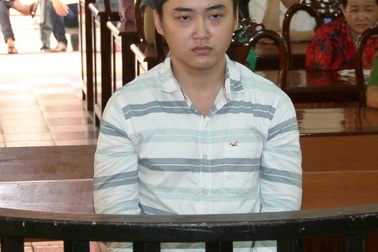 Đang ngồi nhậu bị chiếu đèn… mang dao đâm hai người thương vong